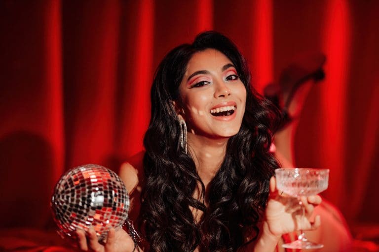 portrait off smile sexy asian girl glam makeup in r 2023 11 27 05 11 01 utc Club NU